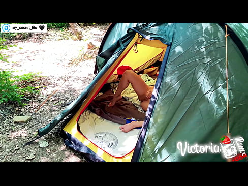 ❤️ Difilmkan di kamera Pria brengsek yang bersemangat dari Orang Asing di dalam tenda ❤️ Pelacur di id.xxxifuck.ru ❤