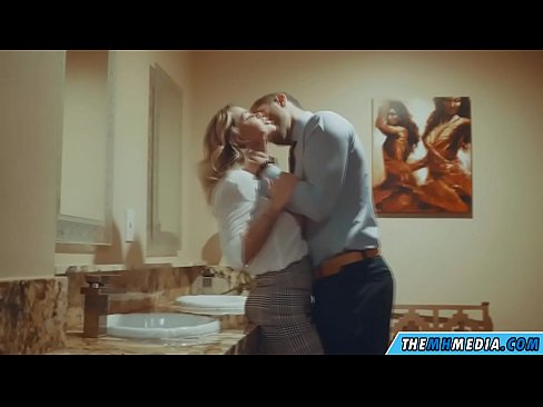 ❤️ Ketika seorang pirang berdada menggoda Anda di toilet umum ❤️ Pelacur di id.xxxifuck.ru ❤